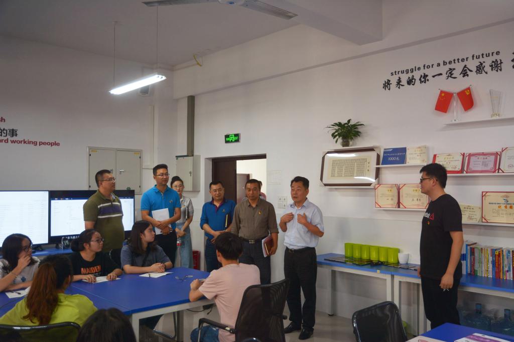 与云计算与大数据系员工交流现场